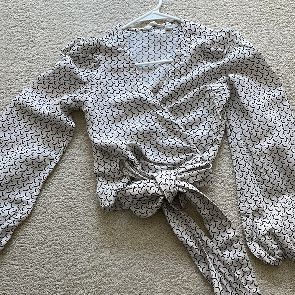 BILLABONG WRAP BUBBLE SLEEVE CROP TOP